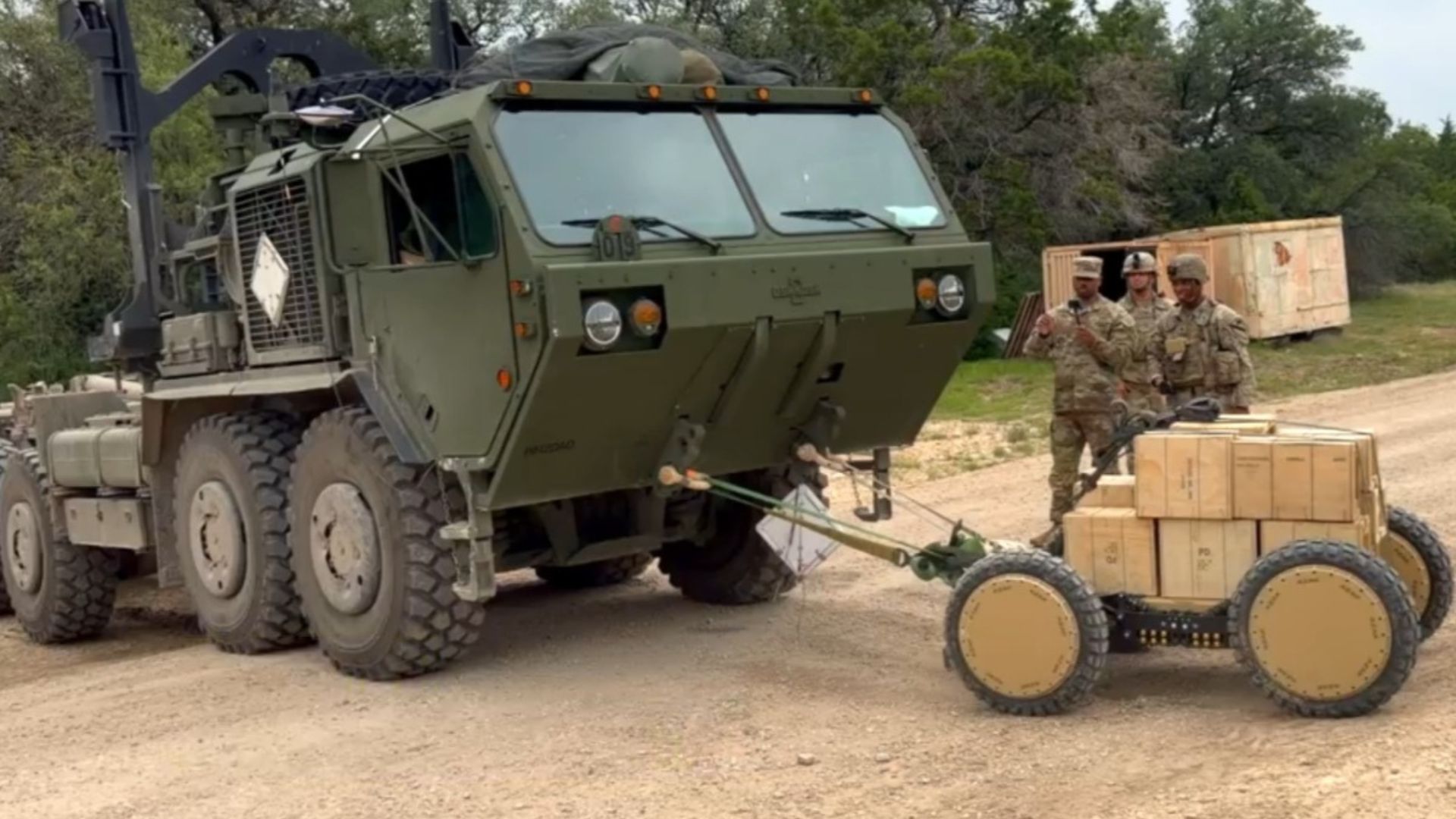 500 Kiloluk Robot, 24 Tonluk Askeri Kamyonu Çekmeyi Başardı