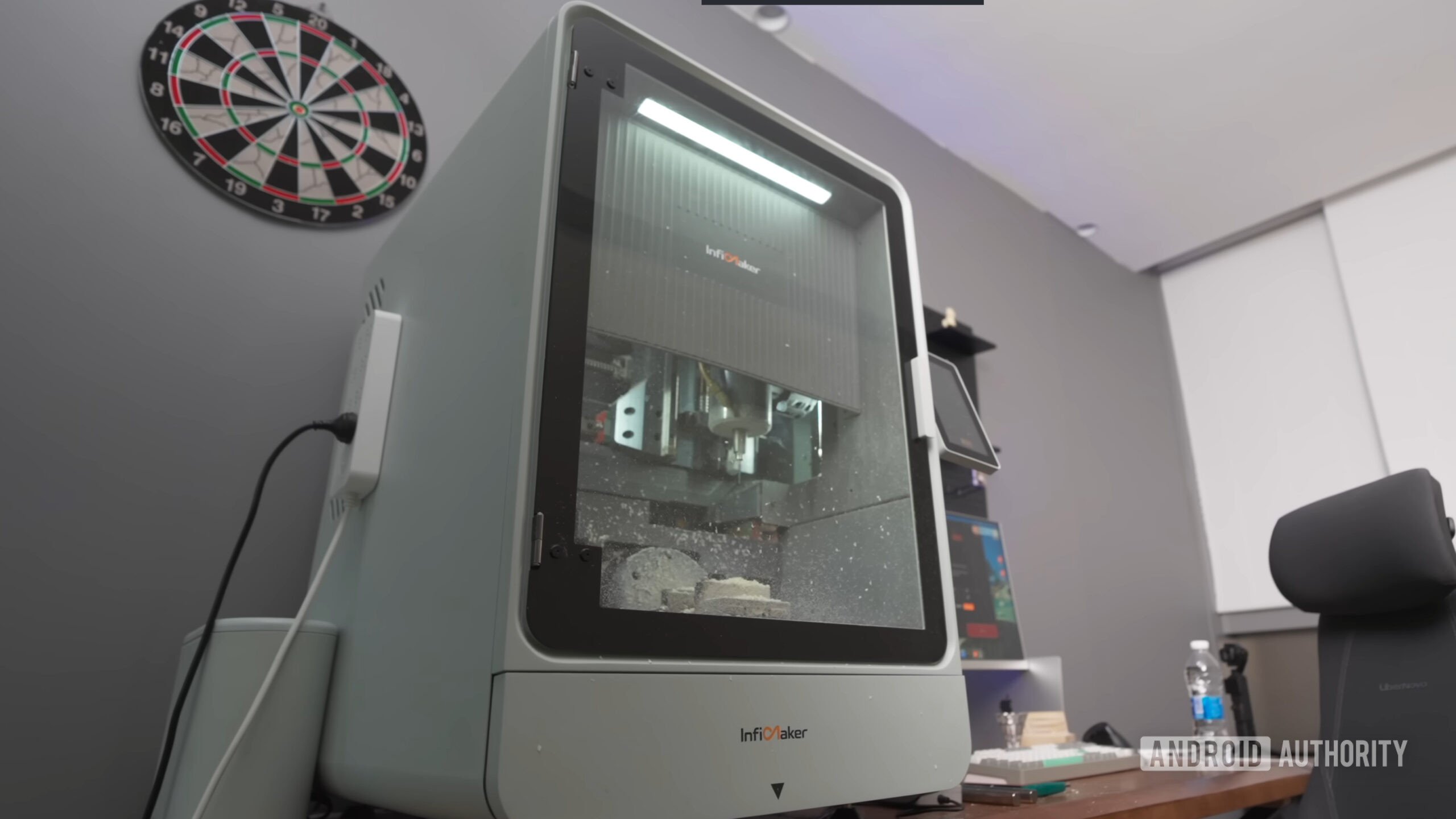AI Destekli CNC Makinesi ile Tek Parça Android Figürü Üretildi