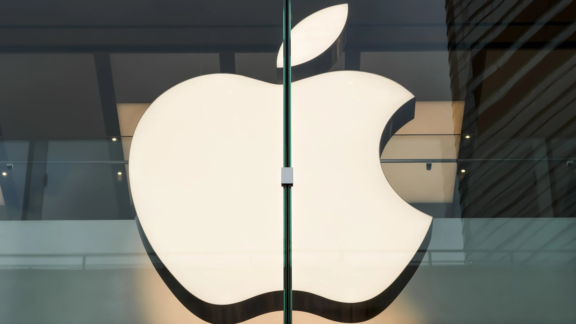 Apple, AI Oyununu Oynamadan Nvidia'yı Geride Bıraktı