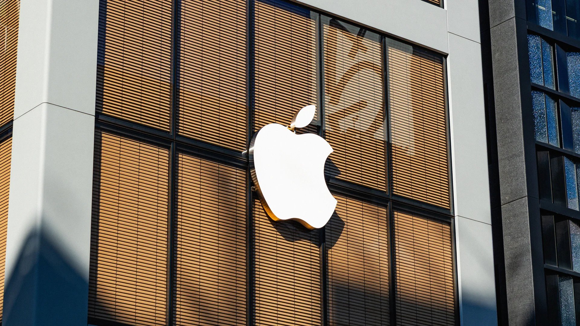 Apple ve OpenAI Arasındaki Çatışma: Liderlerin Dikkate Alması Gereken Riskler