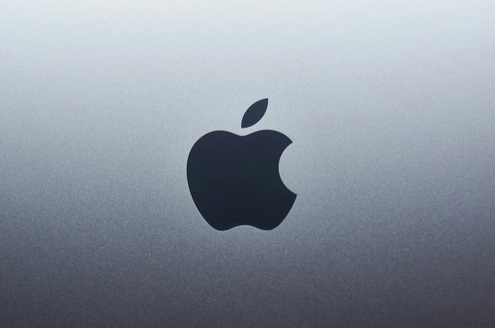 Apple'ın Güvenlik Hamlesi: AI Çağında Kimlik Doğrulama Krizi