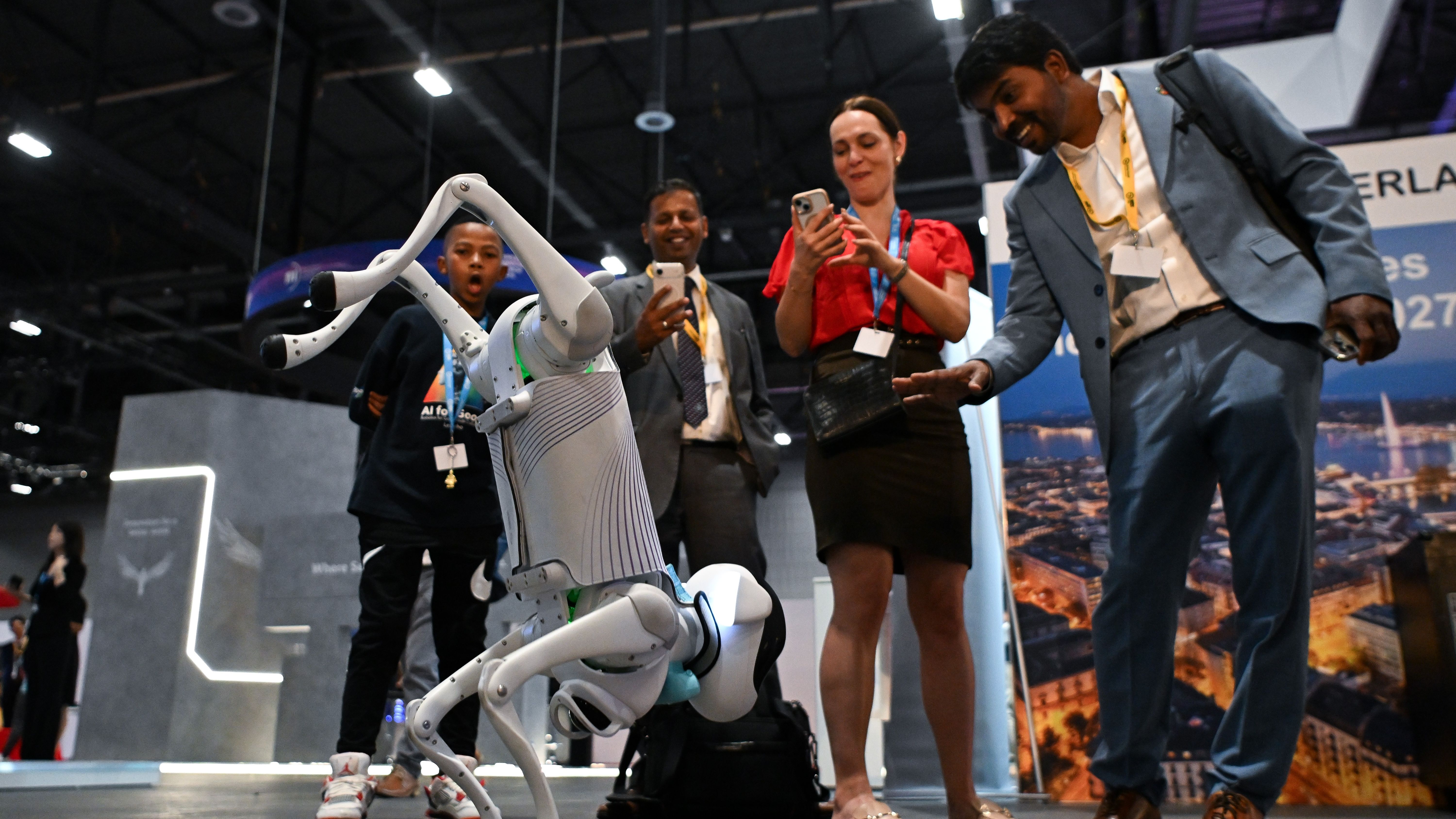 BM Yapay Zeka Zirvesi: Robotlar, Tesla'lar ve İnsani Yardım Teknolojileri