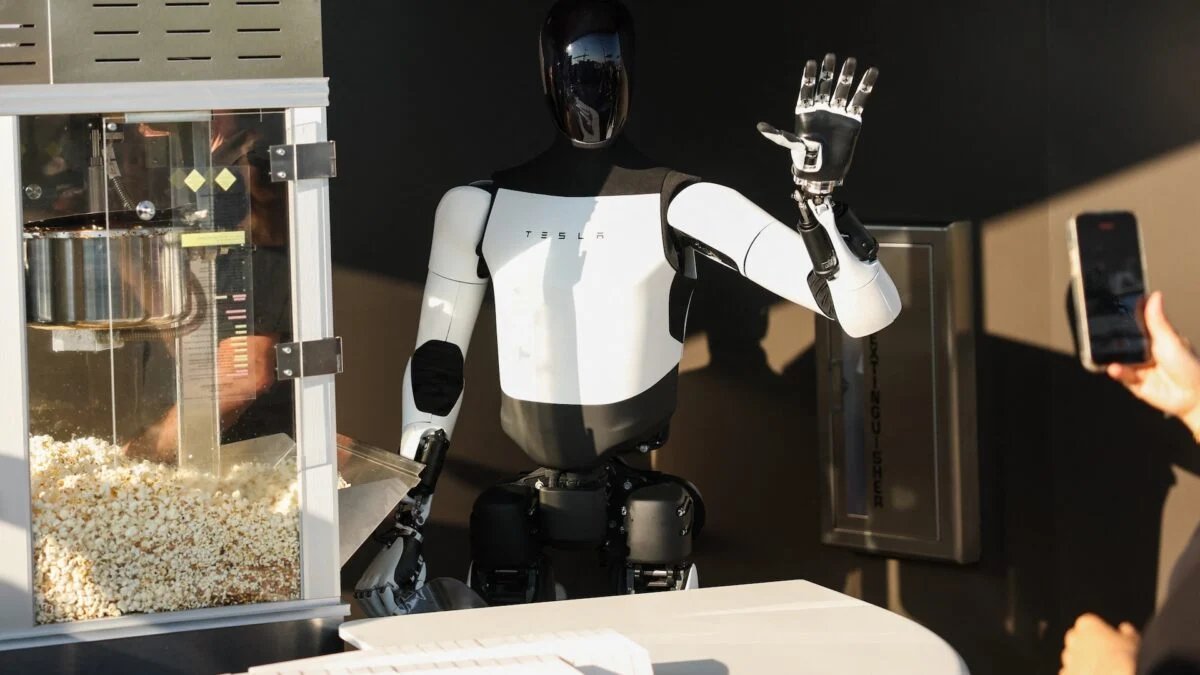 Elon Musk'tan Tartışmalı Açıklama: Ücretsiz Ekmek Yok, Önce Robotlar Gelmeli