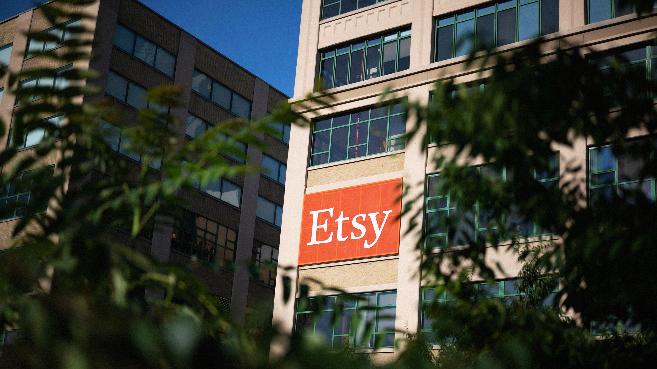 Etsy'de Sanatçılar Kaçıyor: AI Ürünleri Satışları Düşürüyor