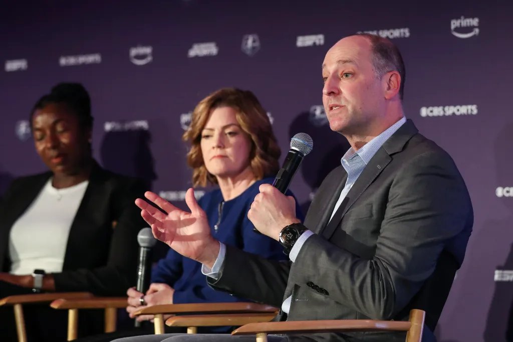 E.W. Scripps CEO'su Wall Street'e İşten Çıkarmaları ve AI Devrimini Anlattı