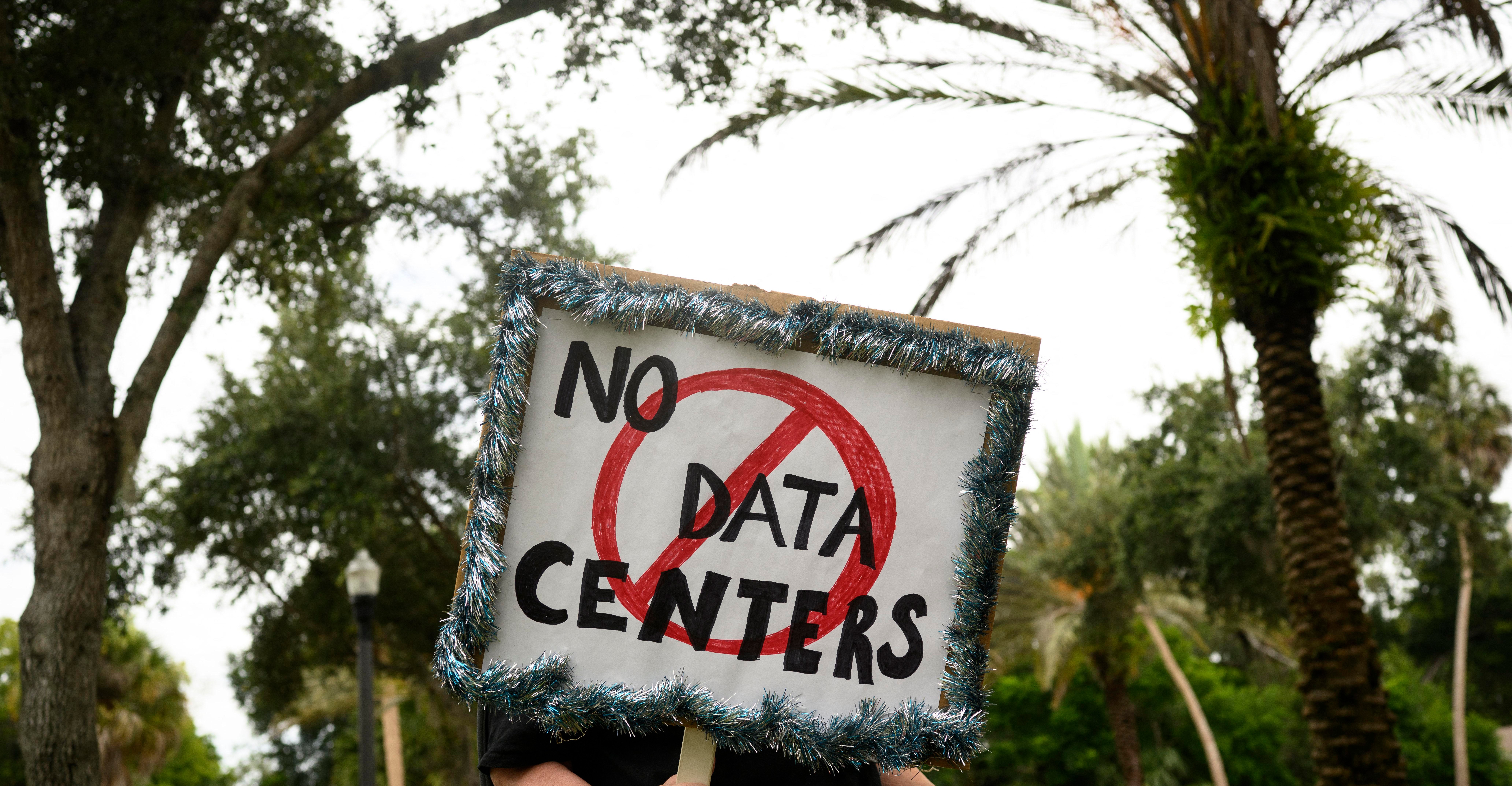 Florida'da Veri Merkezlerine Karşı Protestolar: Sağ ve Solun Ortak Kaygıları