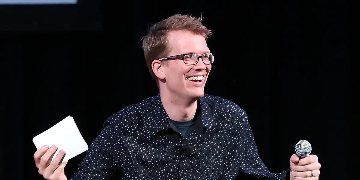 Hank Green, AI Kullanımına Yeni Bir Politika Getirdi