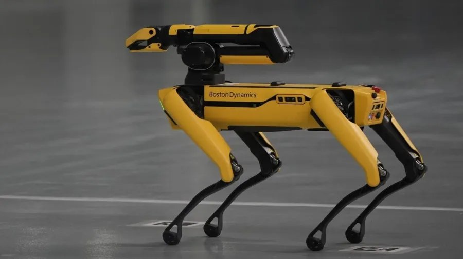 ICE, Göçmenlik Uygulamaları İçin 2 Milyon Dolar Robot Köpek Harcayacak
