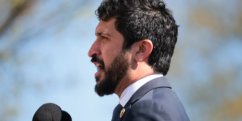 İleri görüşlü lider, Demokratlardan AI bağışlarını reddetmelerini istiyor