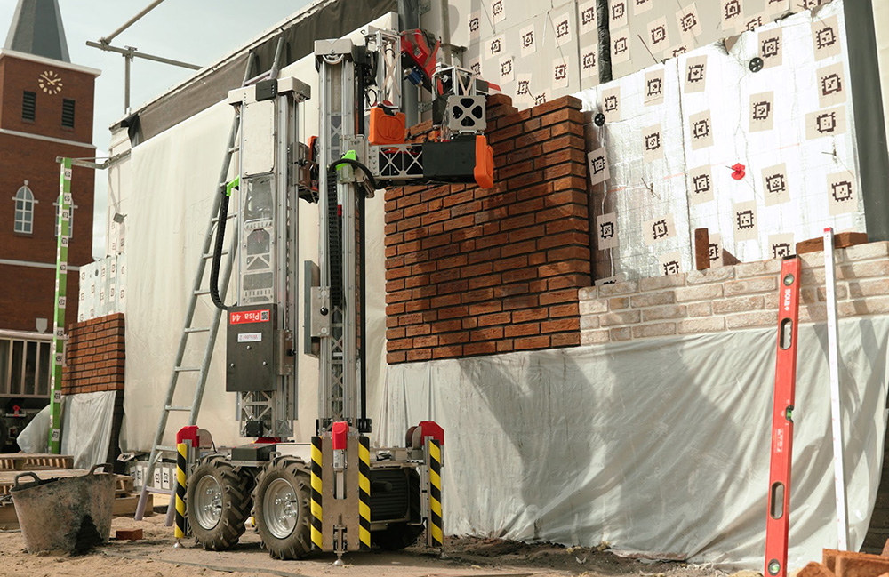 İnşaatta Robotların Rolü: Monumental'ın Tuğla Döşeme Robotu Pisa