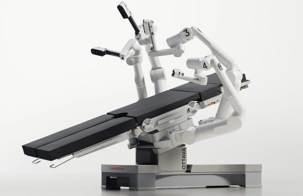 Johnson & Johnson'un Yenilikçi Ottava Cerrahi Robotu Tanıtıldı