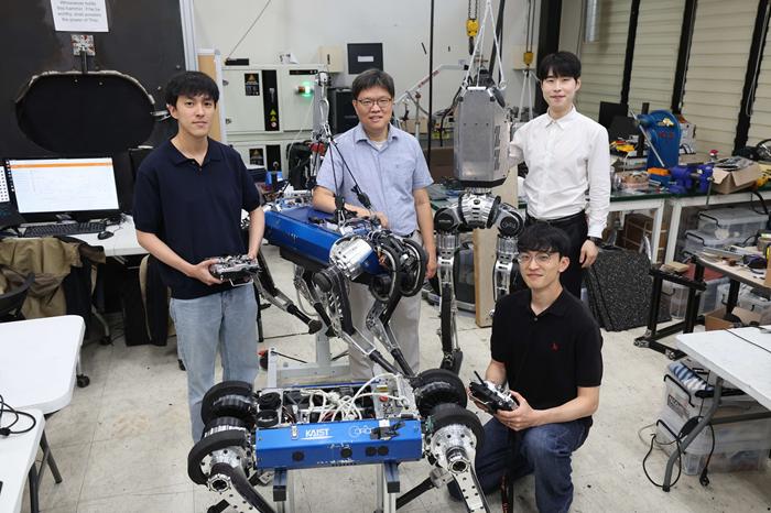 KAIST'ten Dört Ayaklı Robot: Zorlu Araziyi Yargılayıp Hareket Ediyor
