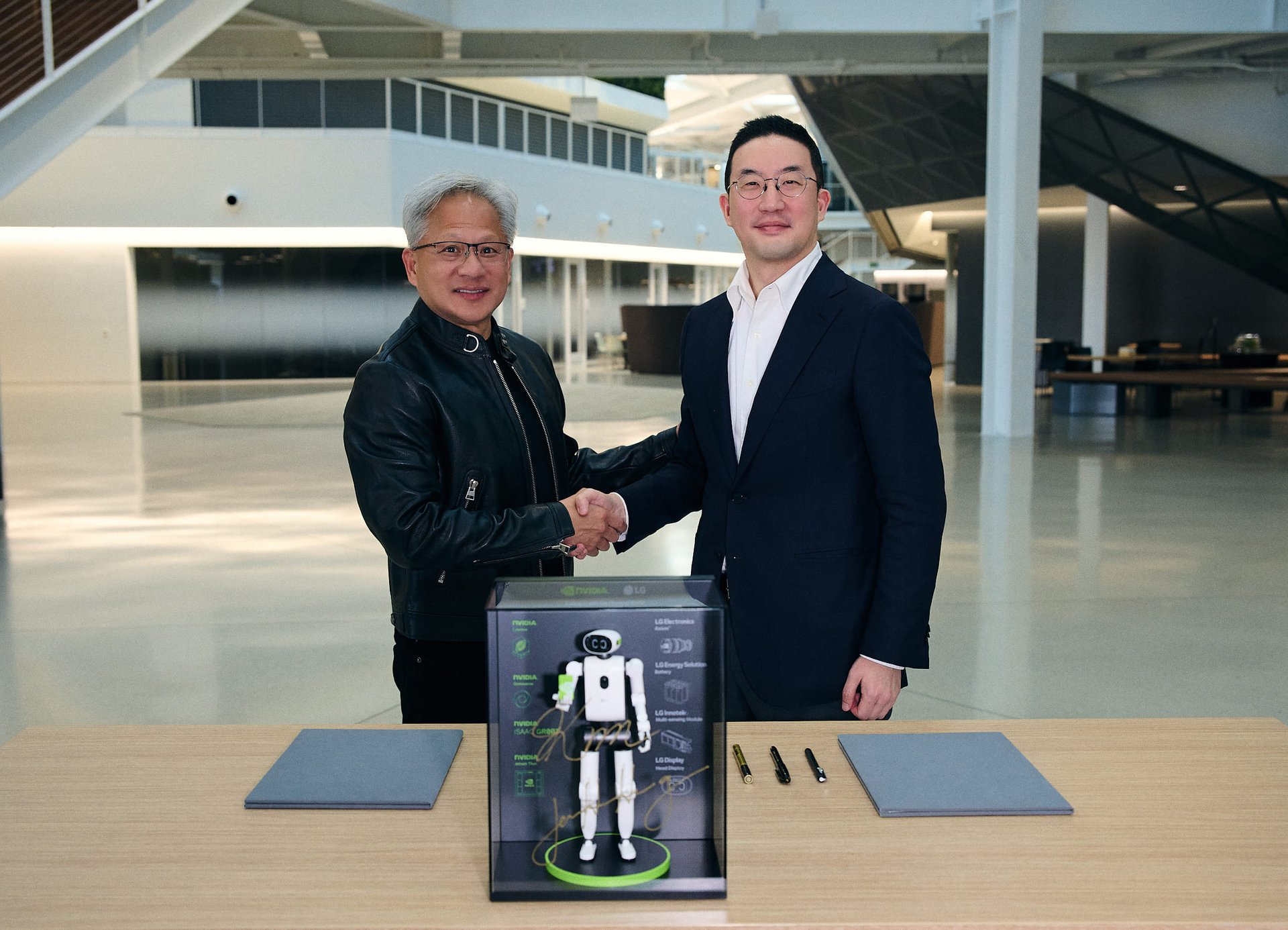 LG ve Nvidia'nın Yeni İnsan Robotu ve Fabrika Robotları Projesi