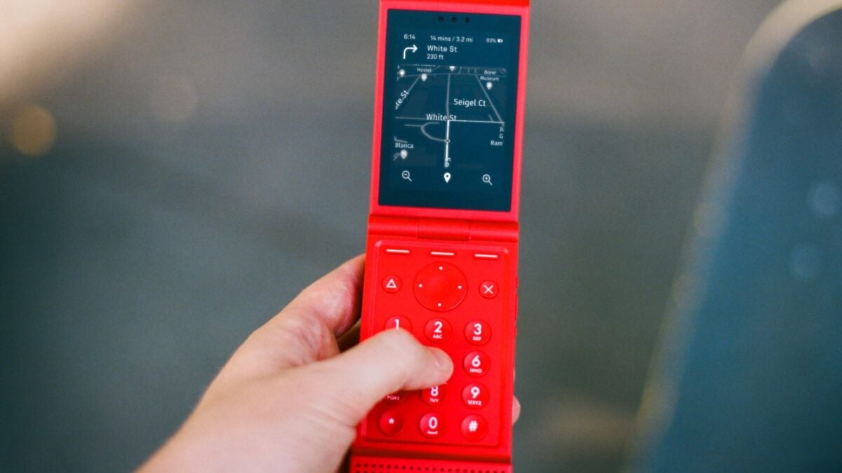 Light Flip Telefon: AI'ye Karşı Luddite'lerin Yeni Silahı