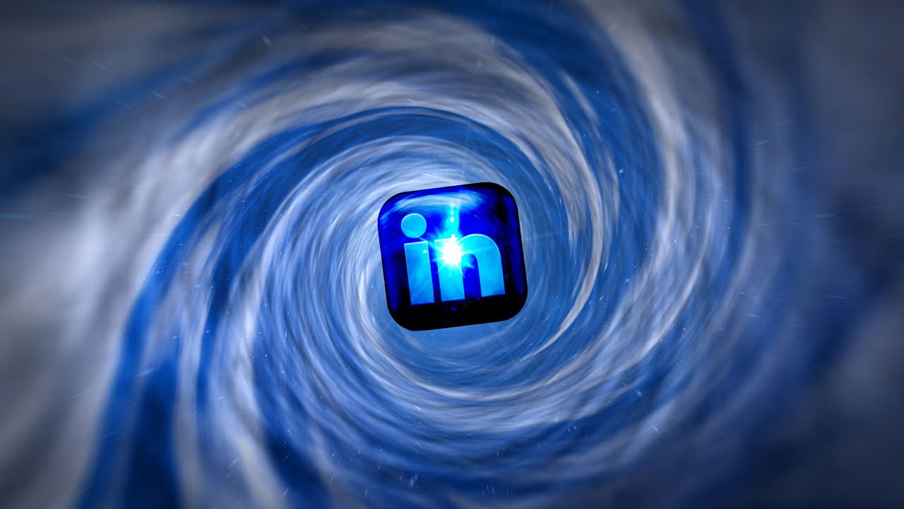 LinkedIn'de 'Zamanda Yolculuk': Kullanıcılar Geçmiş İşlerini Değiştiriyor