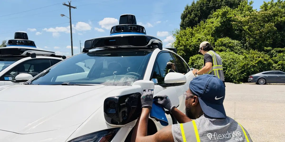 Lyft Sürücülerinden Waymo Temizlik Görevlilerine: Yeni Bir Dönüşüm