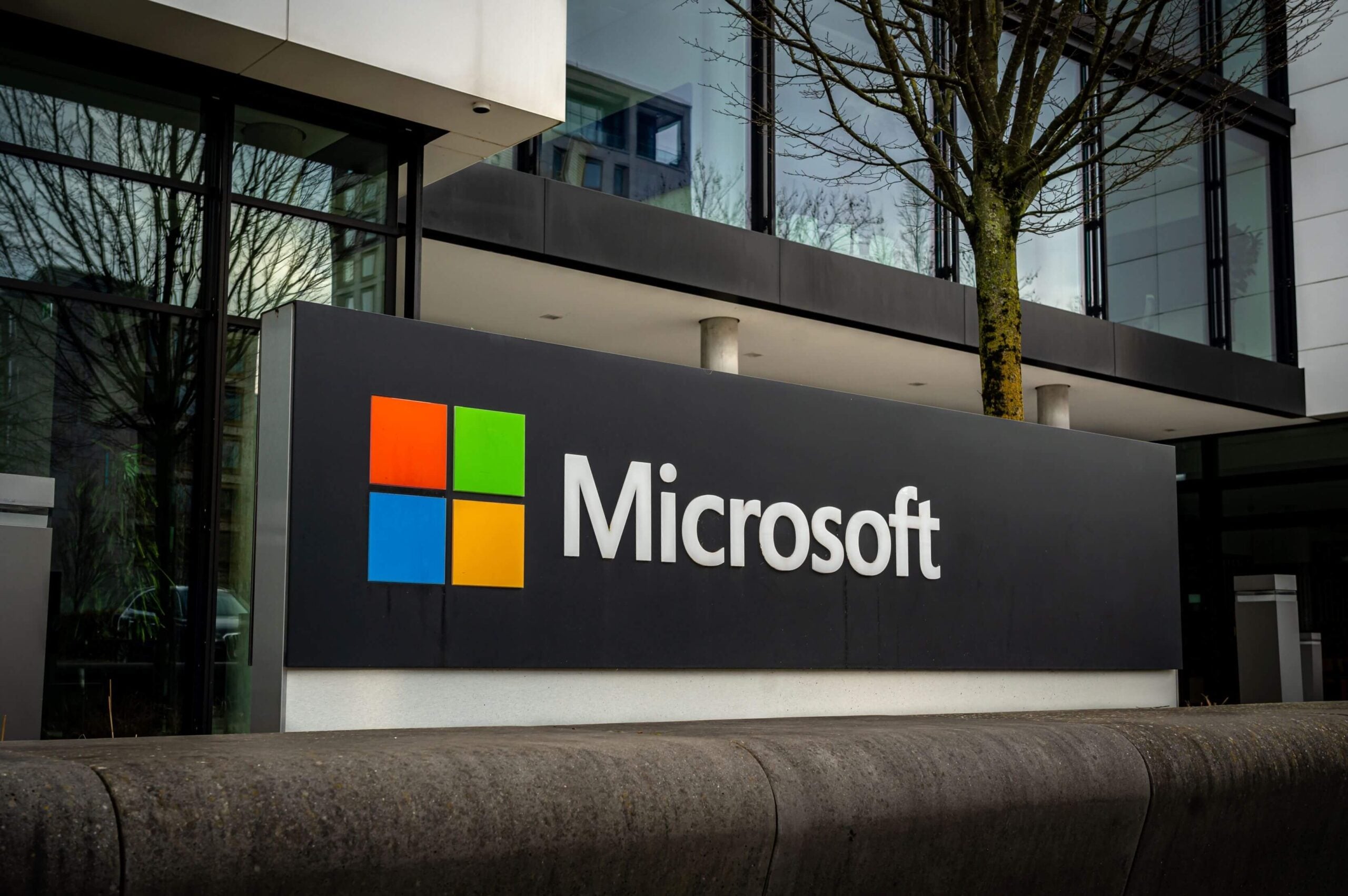 Microsoft ve Palantir CEO'ları, Şirketlerin AI Sırlarını Paylaştığını Uyarıyor