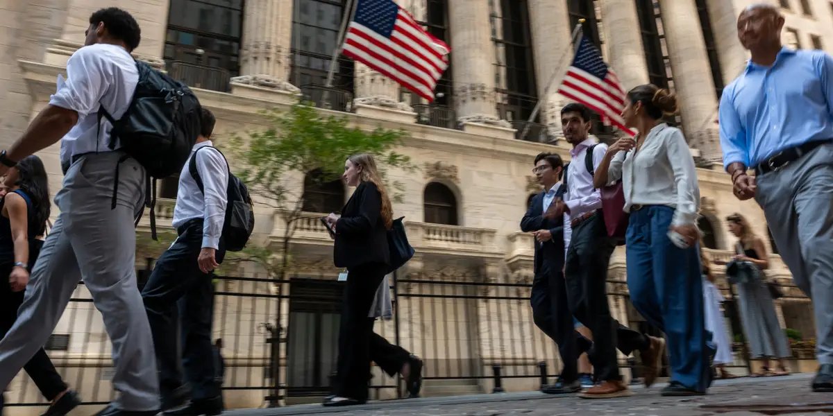 New York'ta Gençler İçin İş Piyasası Zorlaşıyor: Diploma Yeterli Mi?