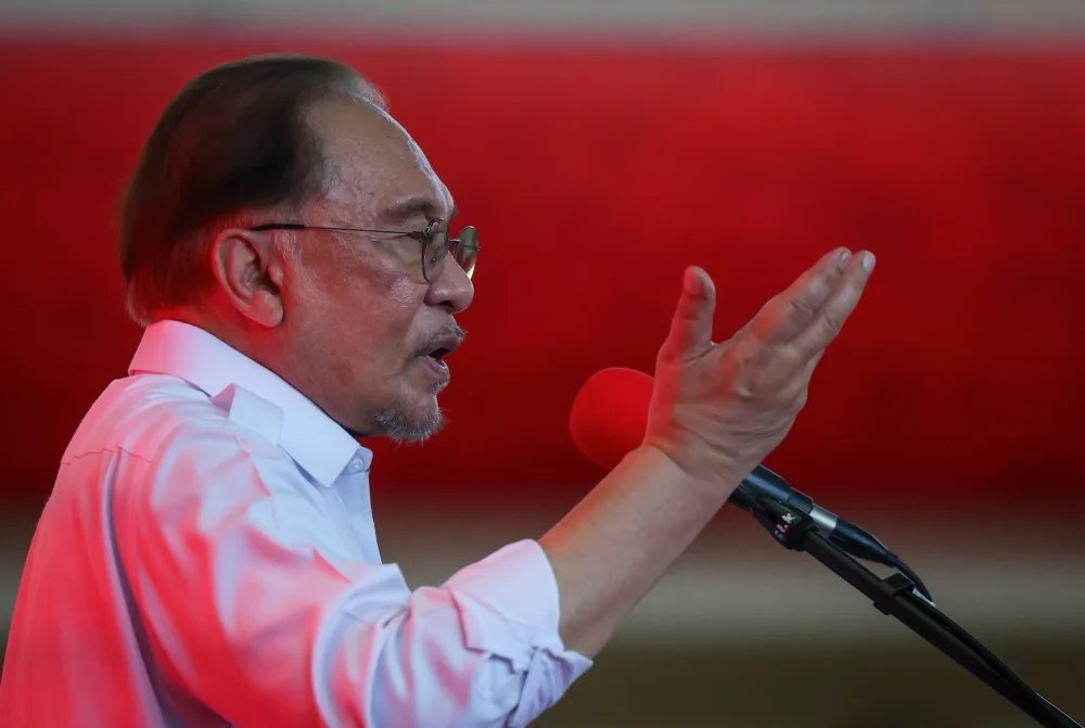 Öğrencilere Ücretsiz AI Yazılımı: Anwar'dan Dijital Yetenek Programı Açıklaması