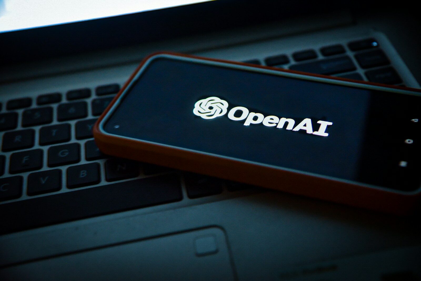 OpenAI, ChatGPT Erişimini Genişletiyor: Yeni Modeller ve Donanım Detayları