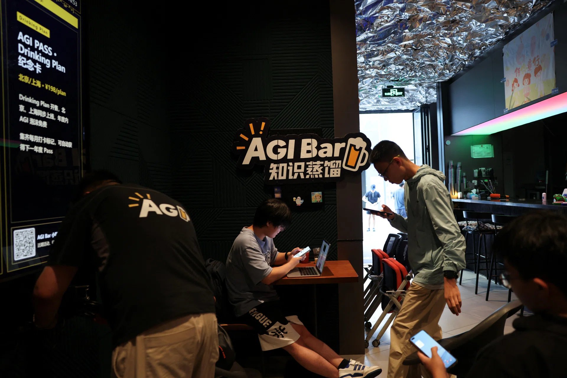 Pekin'de AI Temalı Bar: Derin Öğrenme Tokenleri ile Bira Keyfi