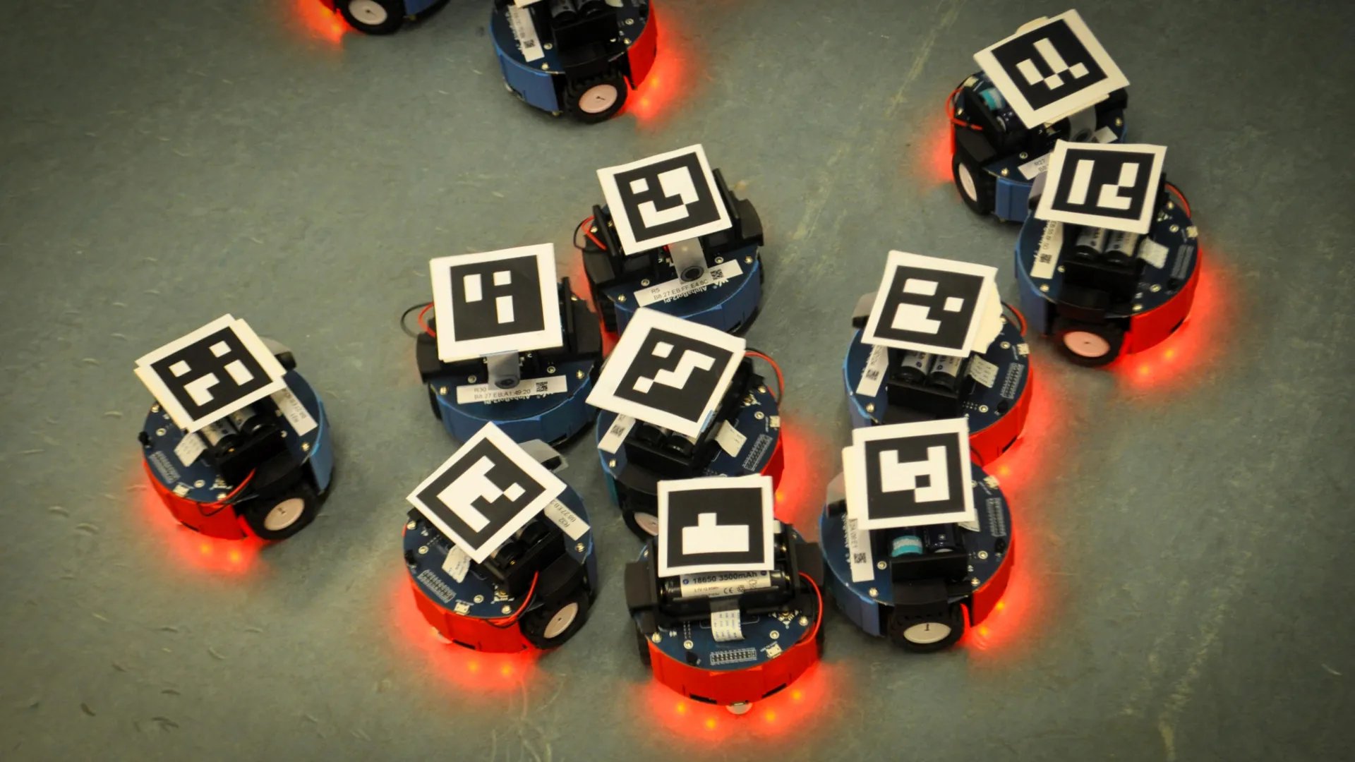 Robot Sürüleri için Yeni Bir Yaklaşım: Rastgelelik Verimliliği Artırıyor