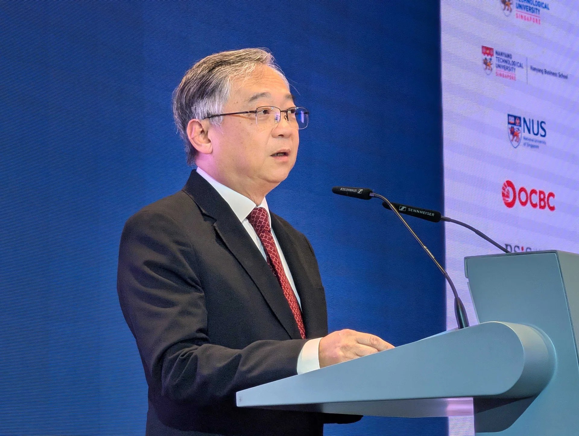 Singapur, Ekonomik Büyümenin İş Yaratacağına Güvenemiyor