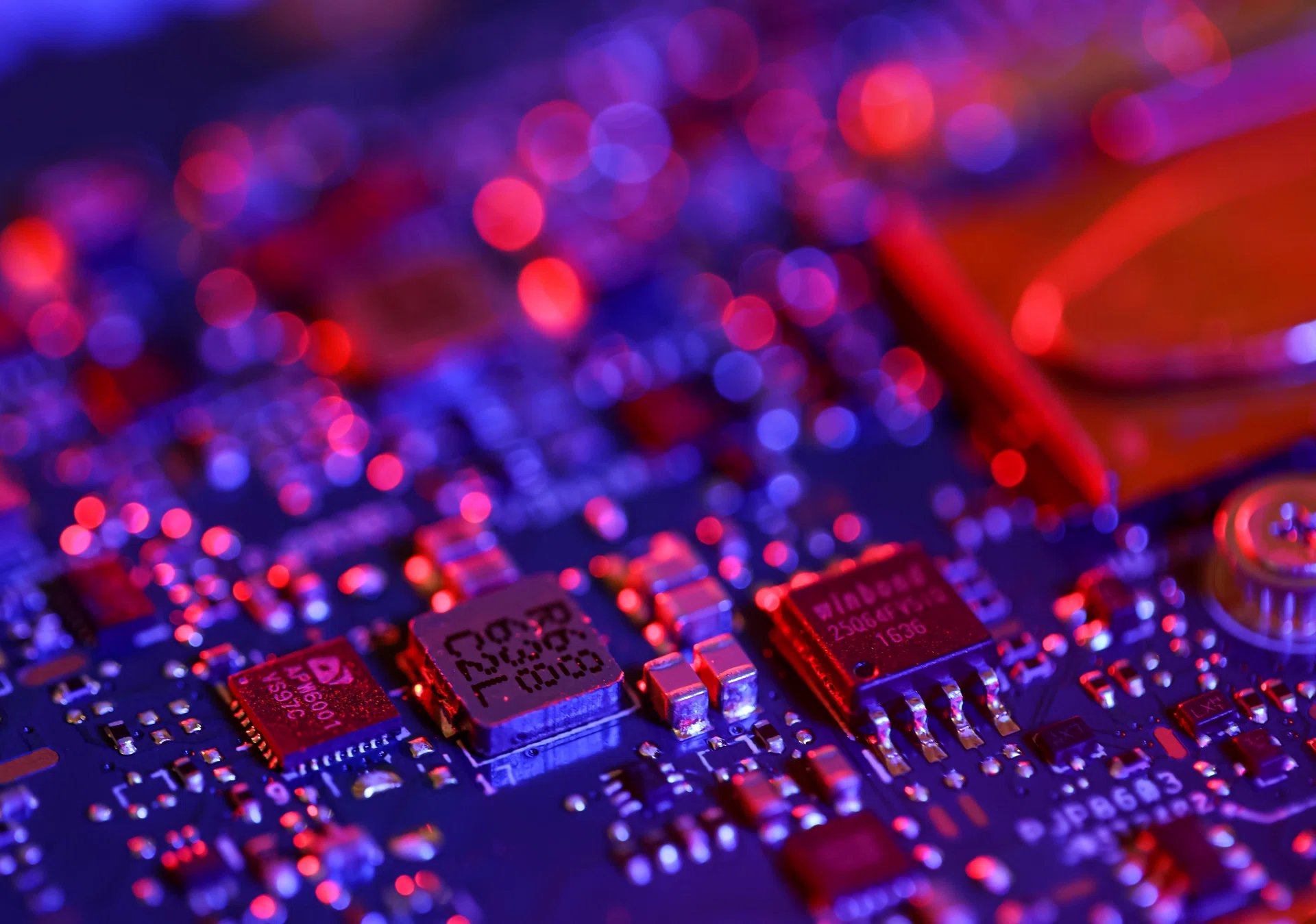 Singapur'un Elektronik İhracatı Yapay Zeka ile Güçleniyor