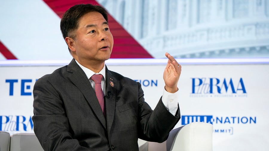 Ted Lieu, Cumhuriyetçilere Yapay Zeka Stratejisi Eksikliğini Eleştirdi