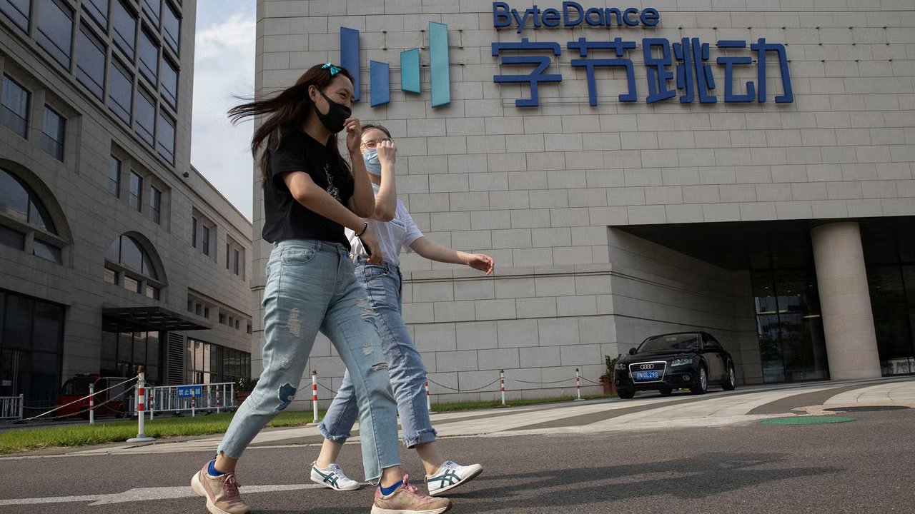 TikTok'un Ana Şirketi ByteDance, Çin'deki AI Arkadaşlık Hizmetlerini Kapatıyor