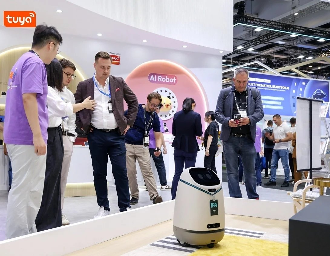Tuya Smart, Yaşlılar İçin Doova Destek Robotunu Tanıttı