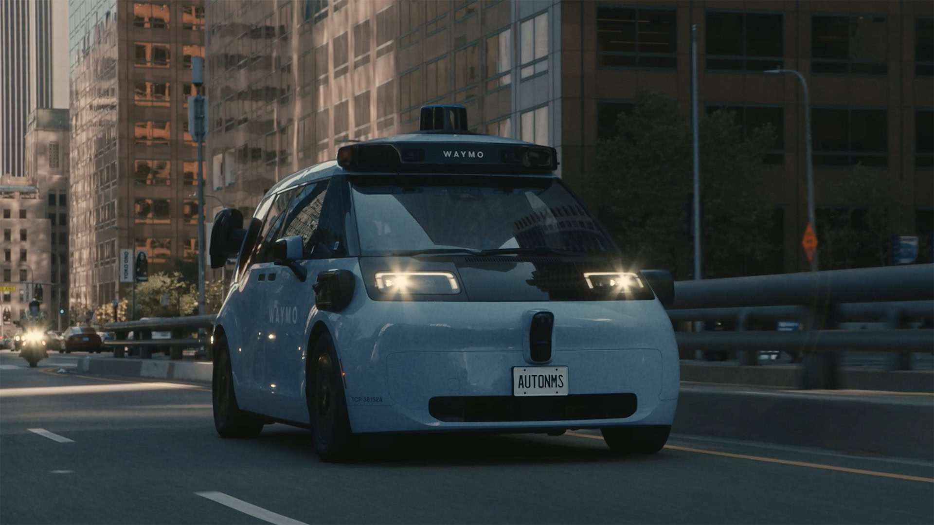 Waymo'nun Otonom Araçları Artık Gemini ile Daha Akıllı