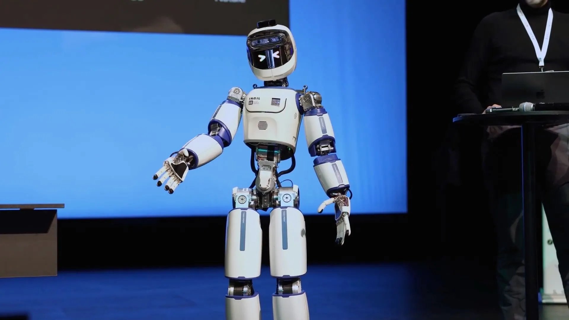 Yeni ergoCub Robotu, İnsanlarla İşbirliği Yaparak Fiziksel Yükü Azaltıyor