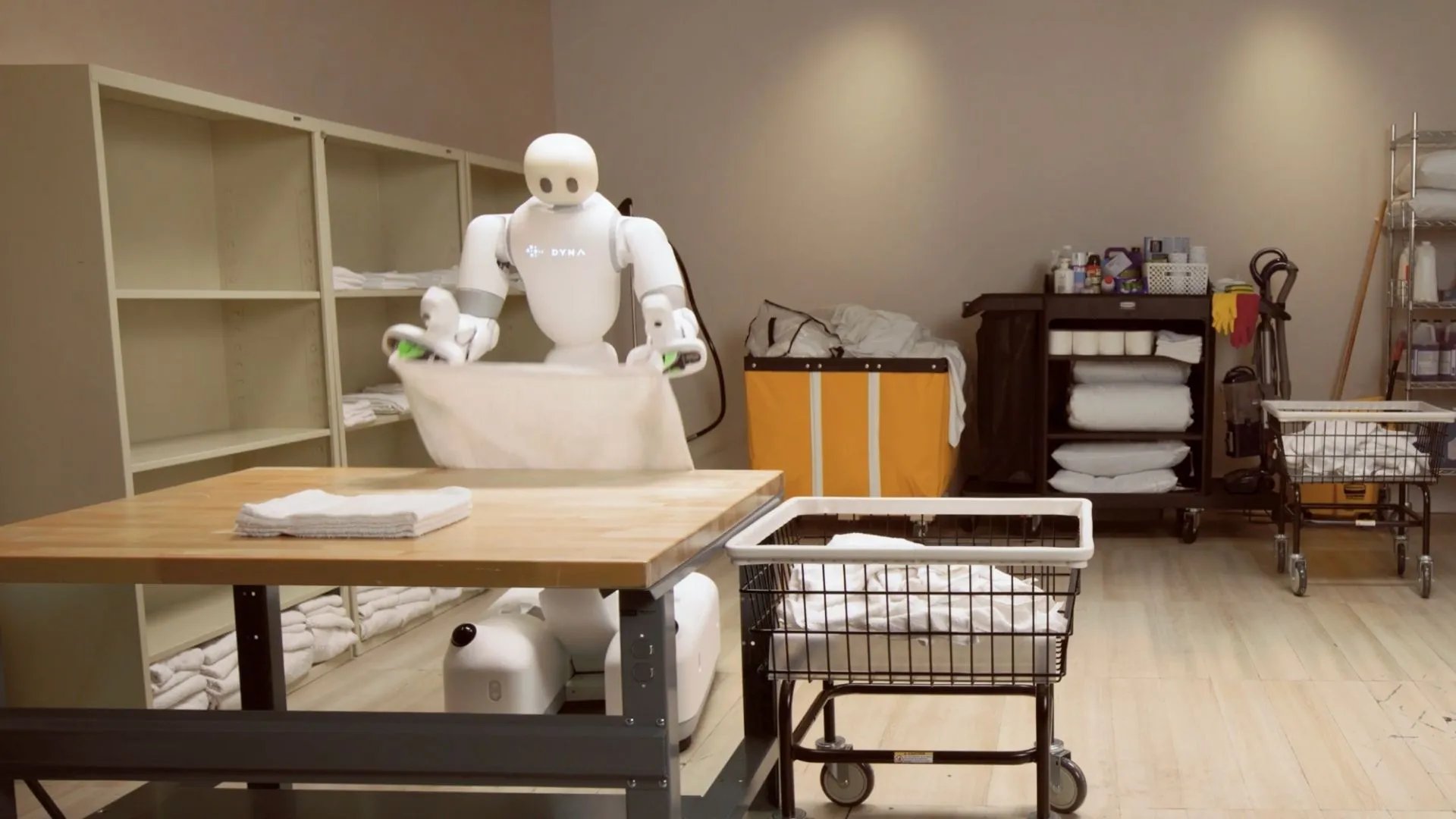 Yeni Robot, Çamaşır Yıkama ve Katlama İşlemlerini İnsan Olmadan Yapıyor
